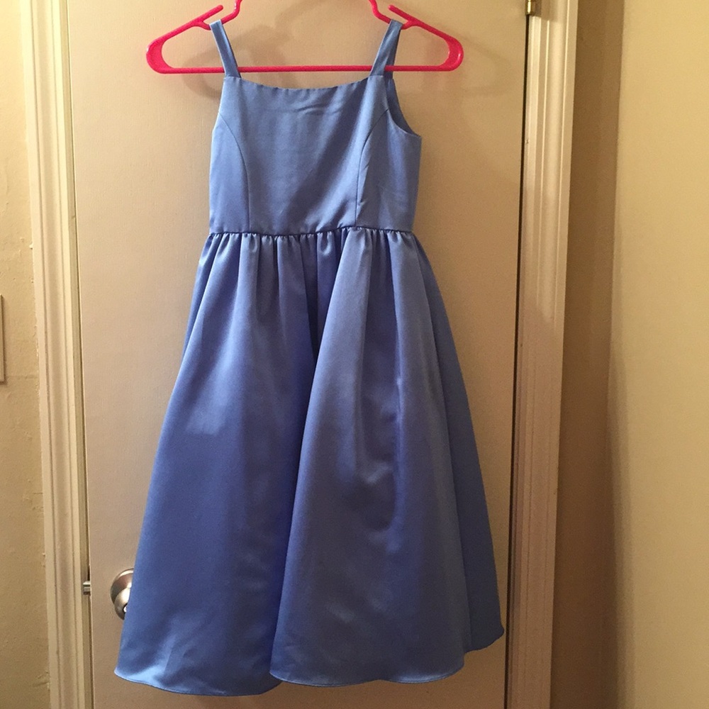 Flower girl dress sz 6. Color: cornflower